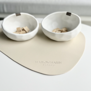 Monte & Co | Designer Dog Cat Dining Set in Natural White | Honeycomb Ceramic Pet Cat Dog Bowls Set in White by BARKLEY & BELLA and Designer Pet Feeding Placemat in Eggshell by Harlow Harry